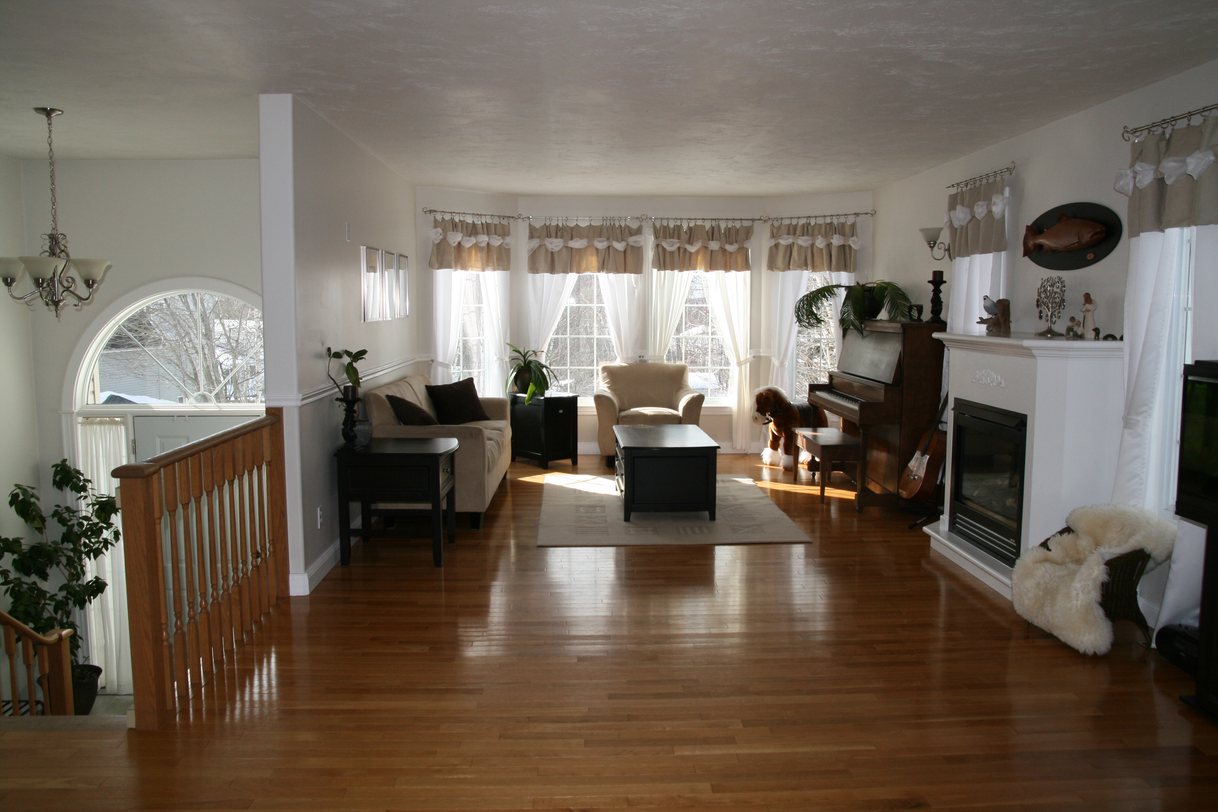 544 Fulton Living Room